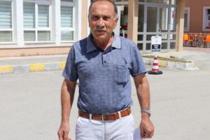 Kameralar karşısında doktorlardan özür diledi