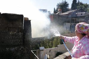 3 ahşap bina yangında kül oldu