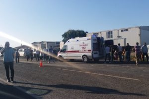 İşçi servisi ile kamyonet çarpıştı: 10 yaralı