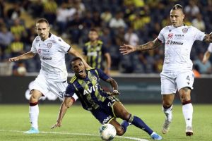 Fenerbahçe, Cagliari karşısında berabere kaldı