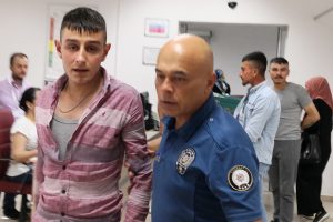 Babasını dövüp, ''Senin gibi babanın var ya'' diye sitem etti