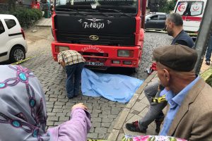 Hafriyat kamyonunun çarptığı kadın, hayatını kaybetti