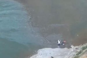 Botan Nehri'nde mahsur kalan 2 kişi kurtarıldı