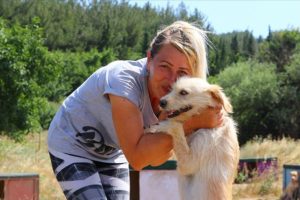Hasta ve yaşlı köpeklerin gönüllü bakıcısı