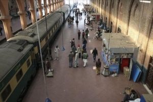 Pakistan-Hindistan arası tren seferleri durduruldu