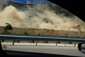 Denizli'de deprem sonrası heyelan meydana geldi