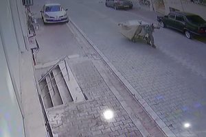 Yeni aldığı buzdolabı saniyeler içinde çalındı