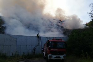Kocaeli'de çöplük alanda çıkan yangın 4 saatte söndürüldü
