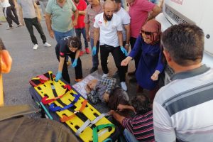 Karşıya geçerken kamyonun çarptığı yaşlı adam ağır yaralandı