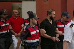 Restoran sahibine bomba patlatarak gözdağı veren 3 kişi tutuklandı