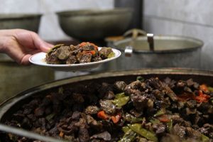 Kavurmayı salata ile tüketin