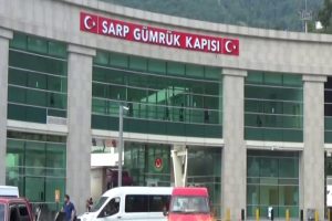 Sarp Sınır Kapısı'ndan kimliksiz geçişler 15 TL'den 50 TL'ye çıkartıldı