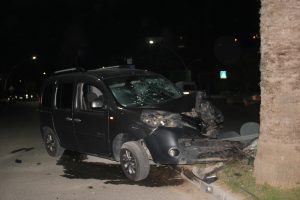 Kaza yapan alkolllü sürücü, bahçede baygın bulundu