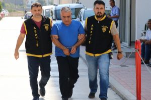 Sihir yaparak vatandaşları dolandırdı