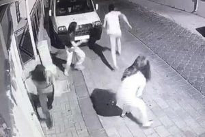 Taciz şüphelisini yalın ayak koşarak yakaladı
