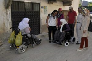 Yaşlı kadının çifte bayram sevinci