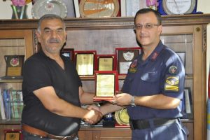 Fıstık çalan çeteyi çökerten komutan ödüllendirildi