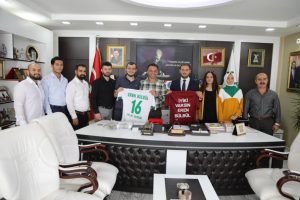 AK Parti Bursa Osmangazi Gençlik'ten anlamlı ziyaret!