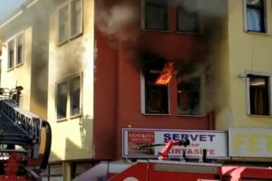 Şarjda unutulan cep telefonu yangın çıkardı