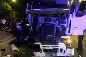 Tanker ile otomobil çarpıştı: 1 ölü, 3 yaralı