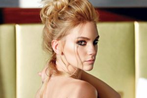 Farah Zeynep Abdullah eskrim dersleri almaya başladı