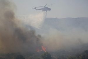 Yunanistan yangınla boğuşuyor