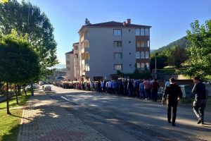 Bursa'da 1 kilometrelik bayramlaşma kuyruğu