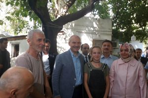 Bakan Soylu, huzurevi sakinleriyle bayramlaştı
