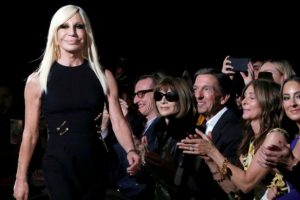 Versace, Çin'den özür diledi