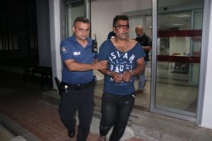 Küçük kız çocuğuna taciz ettiği iddia edilen kişi mahalleli tarafından öldüresiye dövüldü