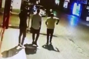 Tartışan iki kişiyi önce uyardı sonra vurdu!