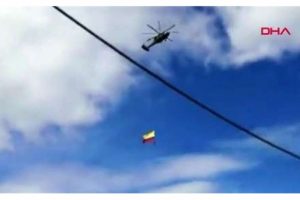 Gösteri uçuşunda halat koptu, 2 asker yere çakıldı