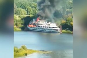 Rusya'da tadilatı süren yolcu gemisinde yangın