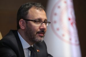 Bakan Kasapoğlu'ndan İlke Özyüksel'e tebrik mesajı