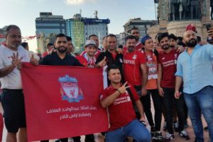 Liverpool ve Chelsea taraftarları Taksim'de toplandı
