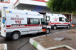 Motosiklet otobüs durağına çarptı: 1 ölü, 1 yaralı