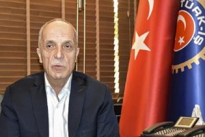 Türk-İş Başkanı Atalay mikrofonu açık unuttu: Uzasa işi karıştıracağız...