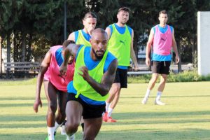 Altay transferi kapattı