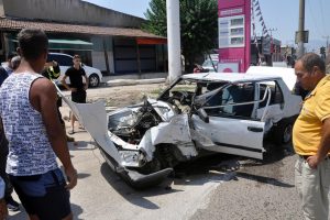 Yolcu otobüsünün çarptığı otomobilin sürücüsü yaralandı