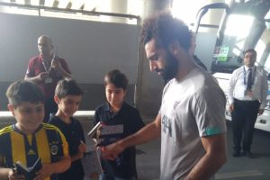 Muhammed Salah'a Emniyet Müdürü Çalışkan'ın çocuklarından 15 Temmuz kitabı