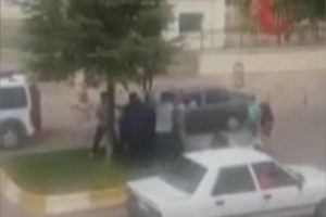 İki aile arasında çıkan tartışma taşlı sopalı kavgaya dönüştü