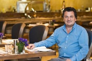 Vedat Milor'dan gülümseten 'kara delik' yorumu: Umarım keyif almak için yiyenlerdendir