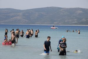 Salda Gölü'nde bir kişi boğularak yaşamını yitirdi
