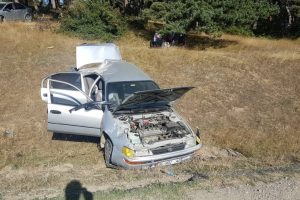 Otomobil şarampole uçtu: 1'i çocuk 4 yaralı
