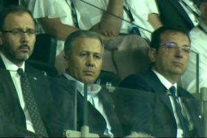 İmamoğlu ile Bakan Kasapoğlu, Liverpool-Chelsea maçını tribünde birlikte izledi
