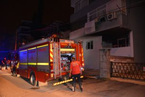 Evde çıkan yangın hasara neden oldu