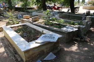 Hatay'da onlarca mezar tahrip edildi