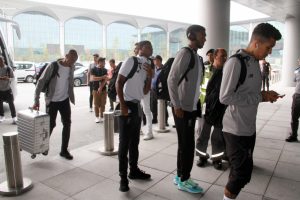 Süper Kupa'yı kaldıran Liverpool, İngiltere'ye döndü