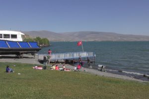Çıldır Gölü, Ege ve Akdeniz sahillerini aratmıyor