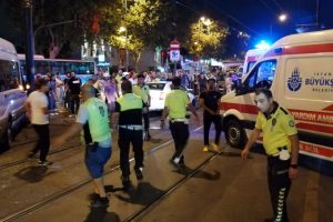 Polis aracı ile otomobil çarpıştı: Yaralılar var